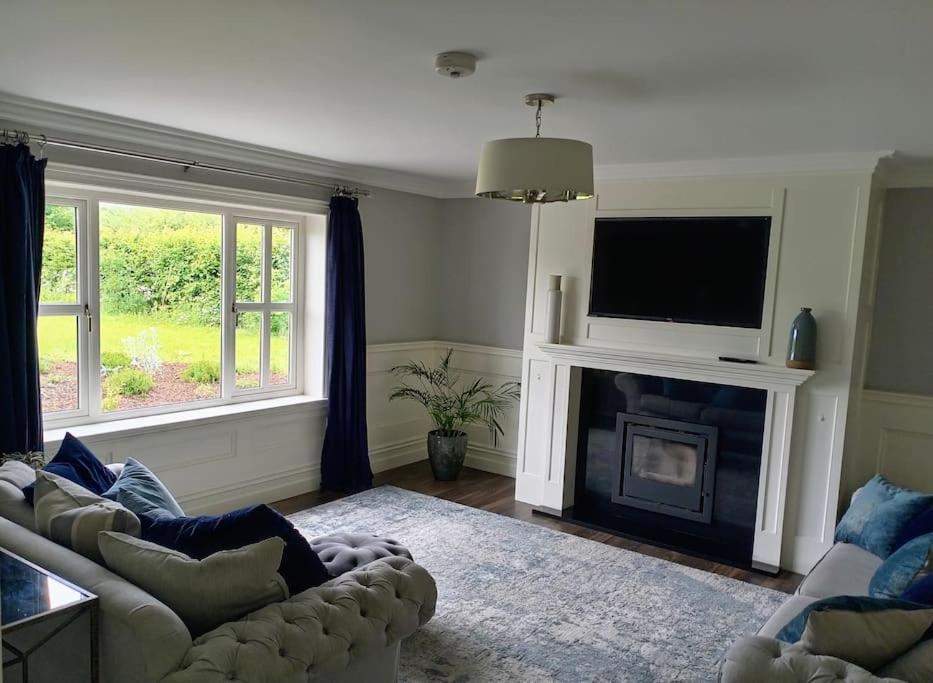 Conveniently Located House To Enjoy All Of Kerry トラリー エクステリア 写真